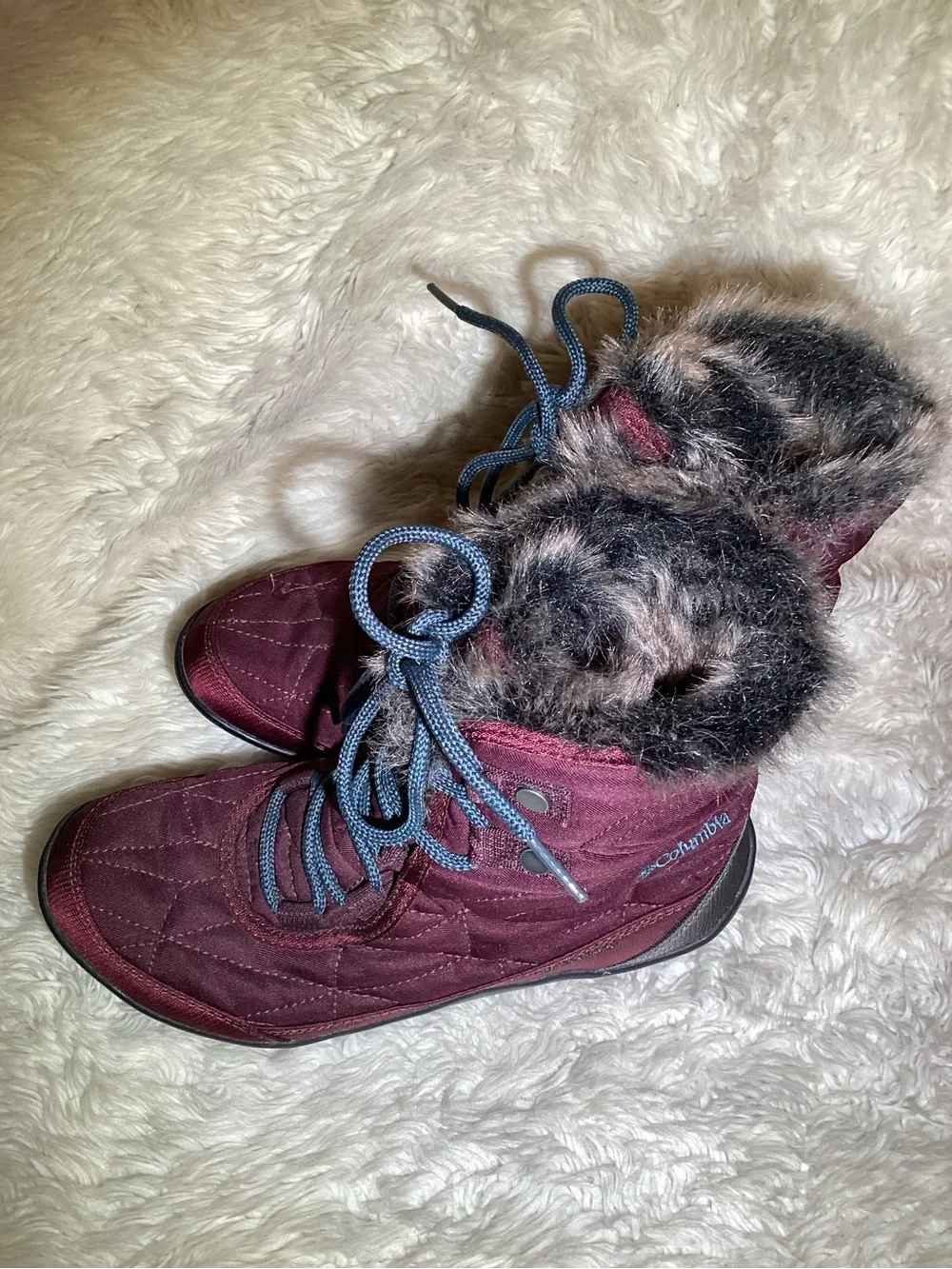 Columbia Women's minx shorty lll Maroon Winter Boots with Teal Laces side 7.5